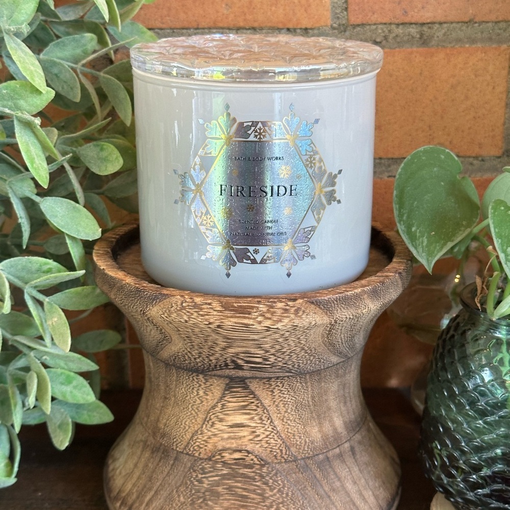 Bath & Bodyworks “FIRESIDE” special edition candle w/ glass Iridescent lid! HTF